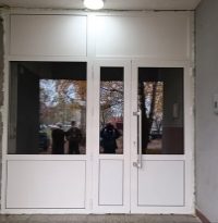 ALU portal na ulazu u zgradu